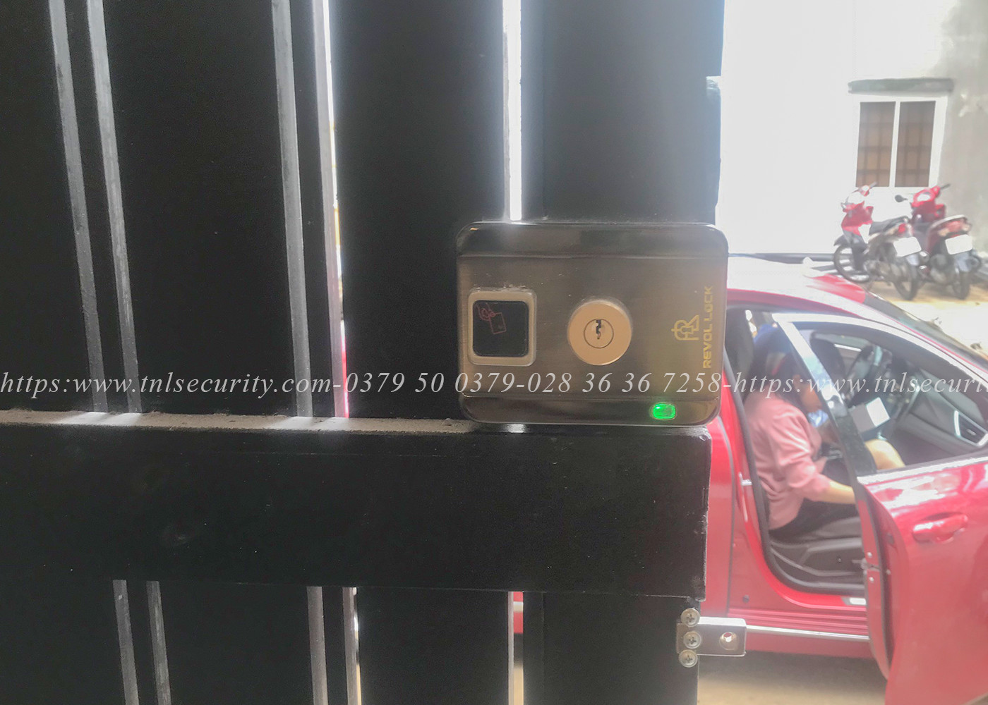 Lap-dat-tron-bo-khoa-van-tay-nha-tro-kem-luu-dien-bao-dong-tai-quan-9